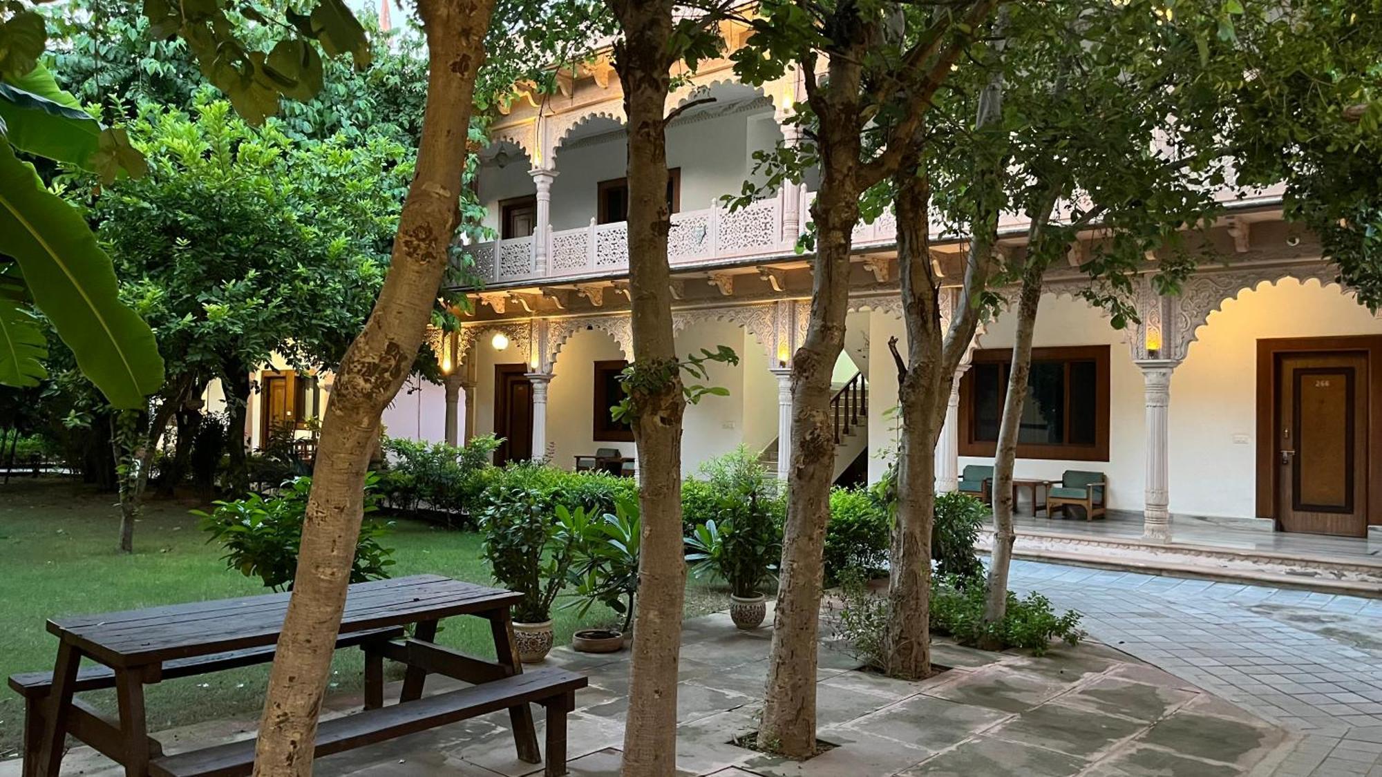 Hotel Sunbird Bharatpur Exterior foto