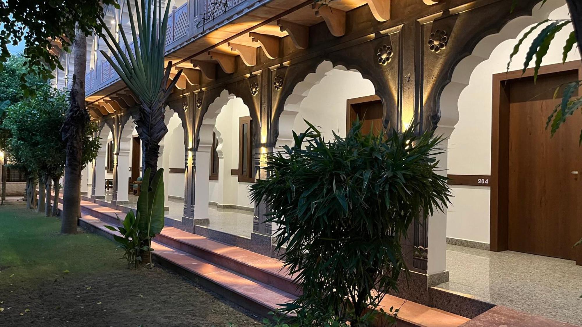 Hotel Sunbird Bharatpur Exterior foto