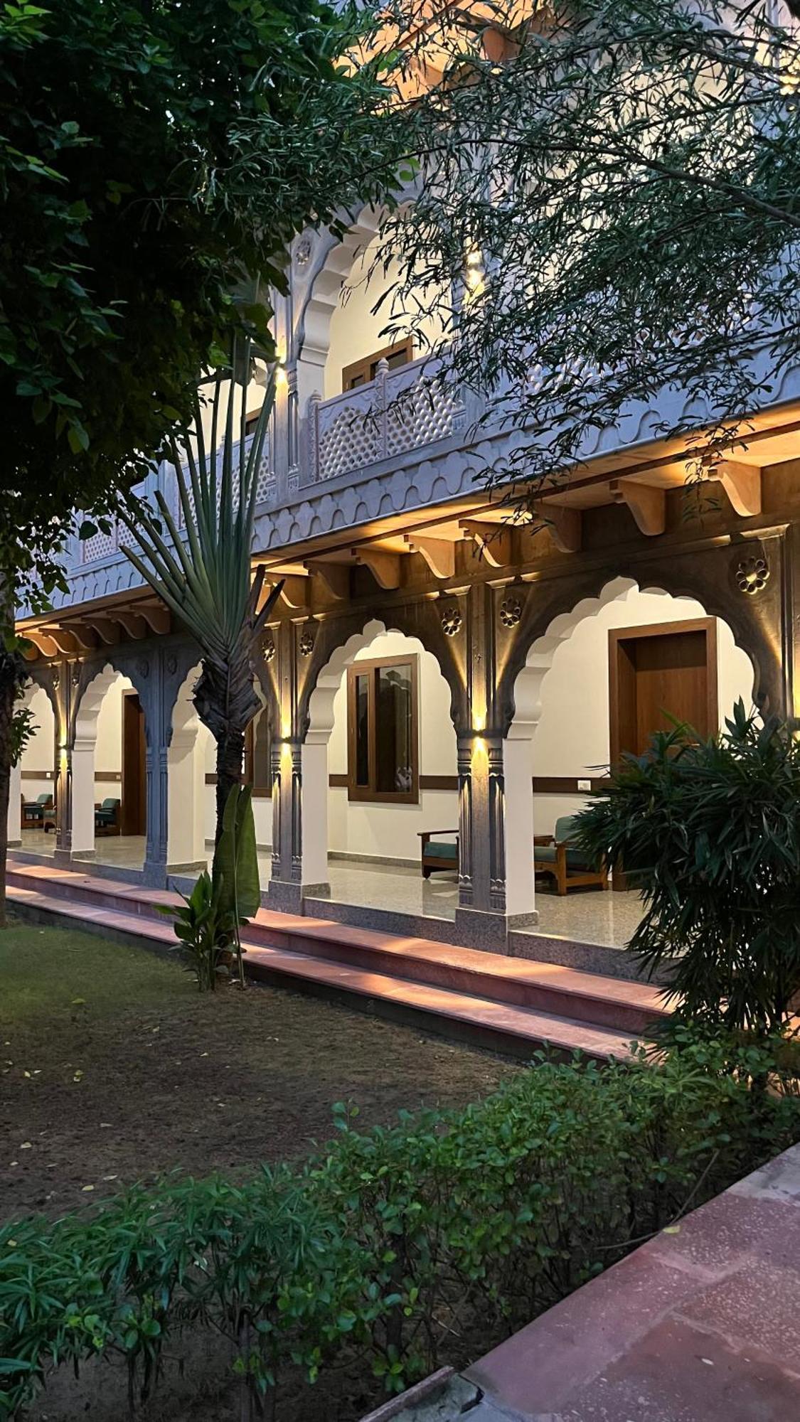Hotel Sunbird Bharatpur Exterior foto