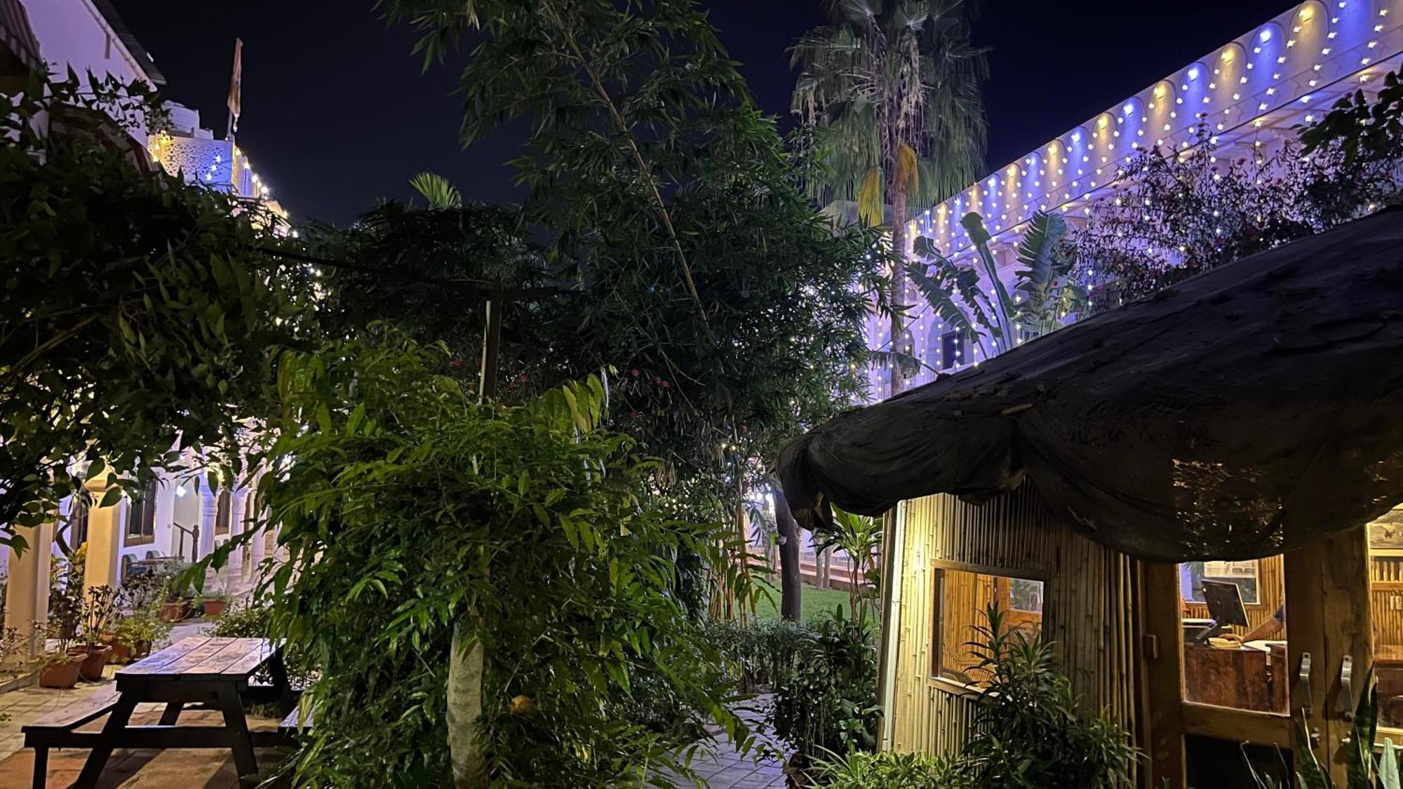 Hotel Sunbird Bharatpur Exterior foto