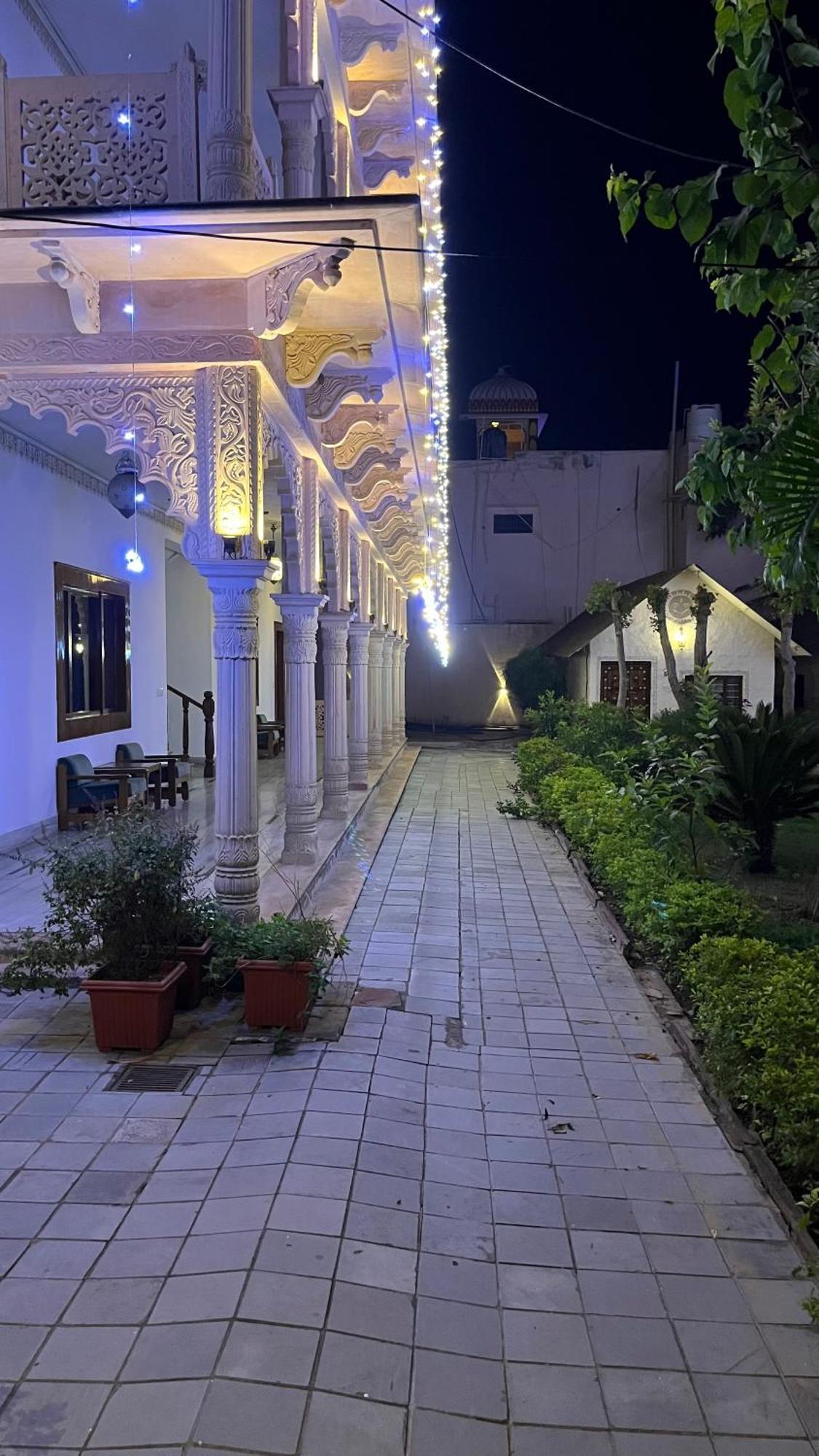 Hotel Sunbird Bharatpur Exterior foto