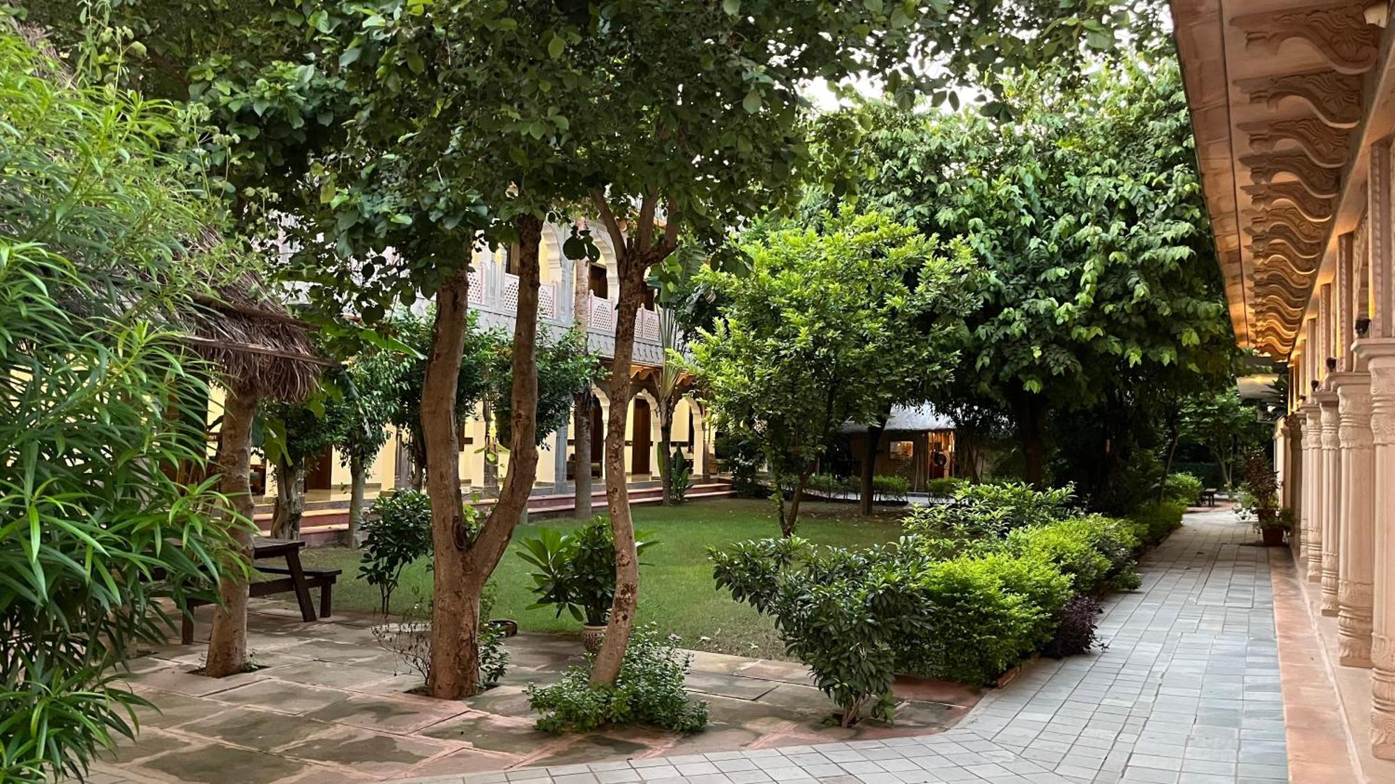 Hotel Sunbird Bharatpur Exterior foto