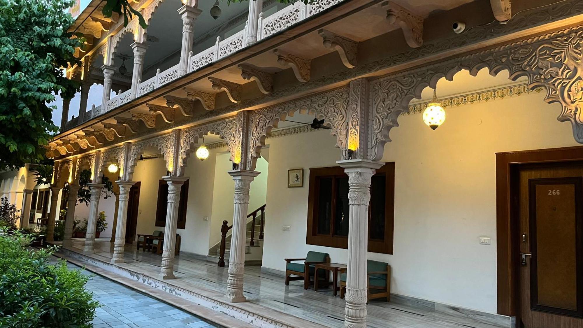 Hotel Sunbird Bharatpur Exterior foto