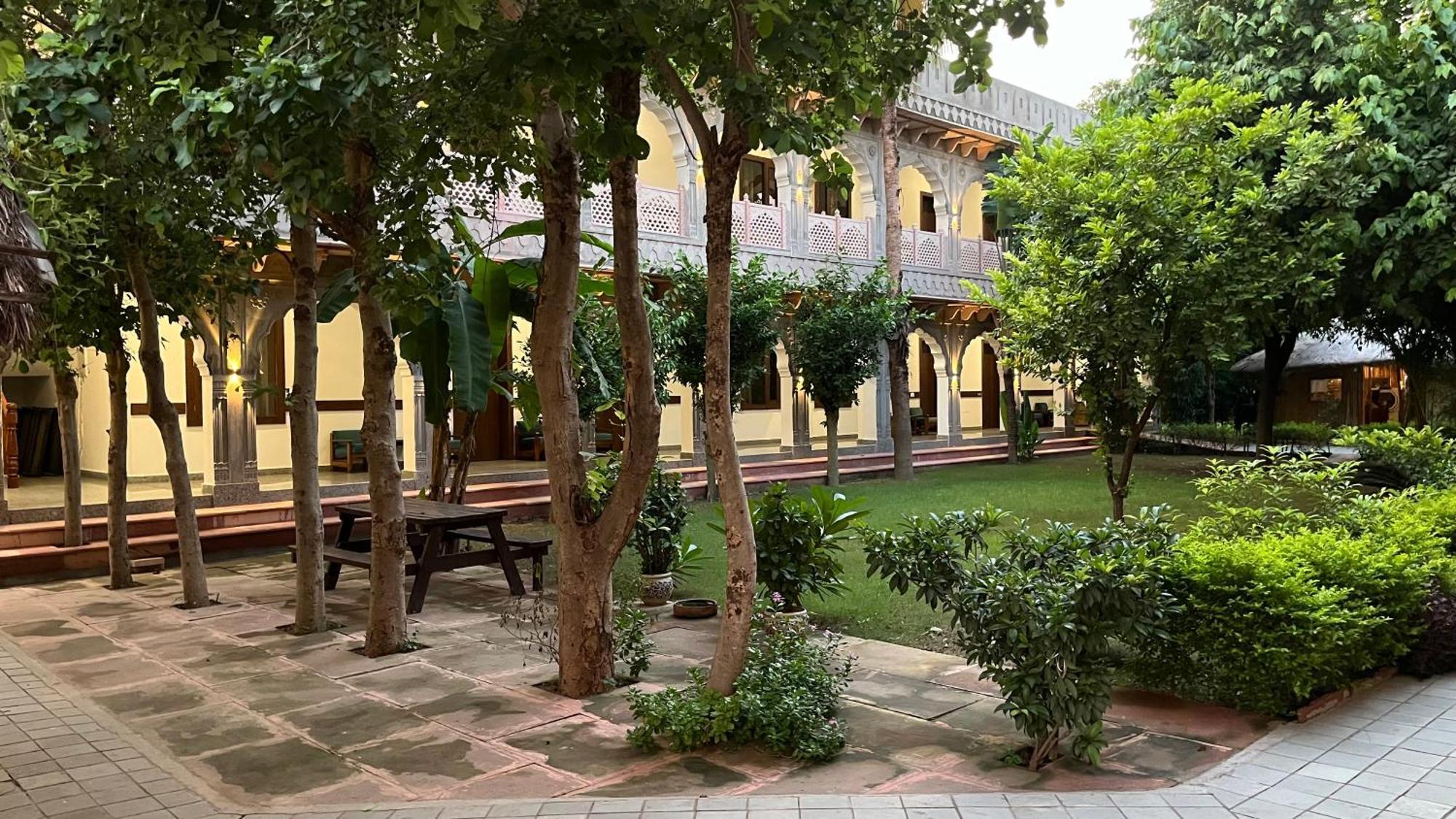 Hotel Sunbird Bharatpur Exterior foto
