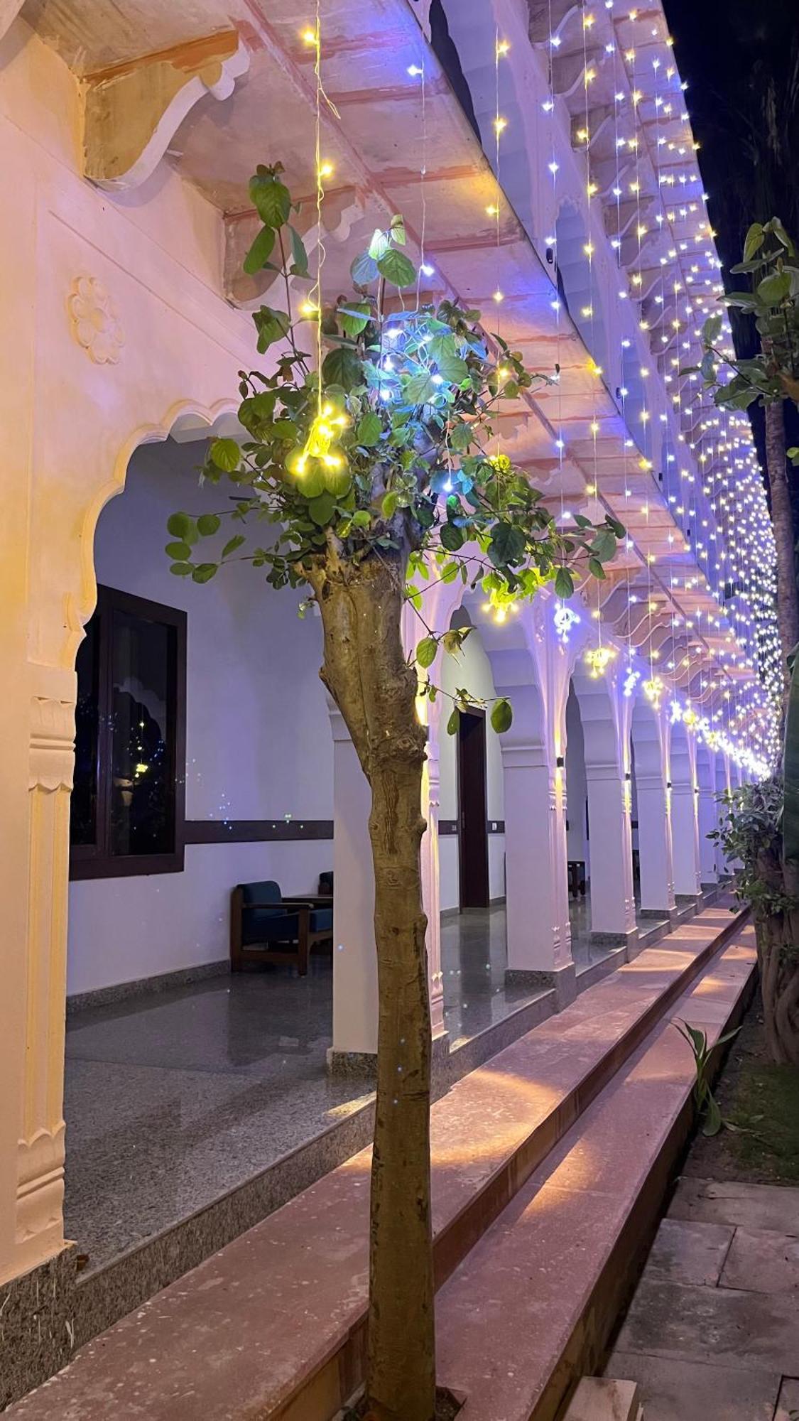 Hotel Sunbird Bharatpur Exterior foto