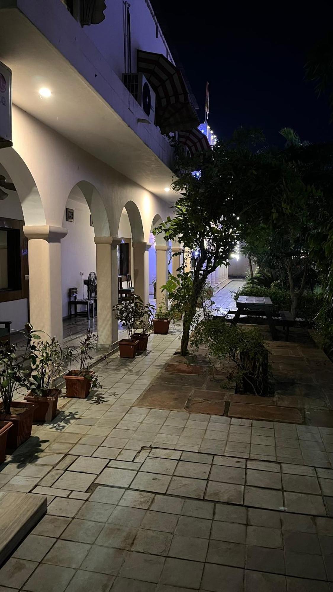 Hotel Sunbird Bharatpur Exterior foto